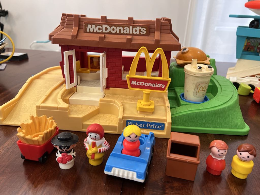 1989 Vintage FP McDonald's Restaurant #2552 - COMPLETE