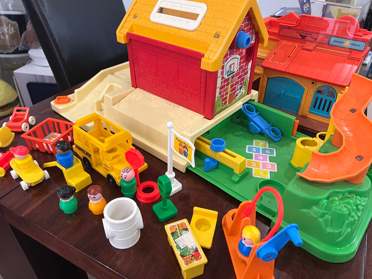 1988-1990 Vintage Fisher Price School w EXTRAs #2550