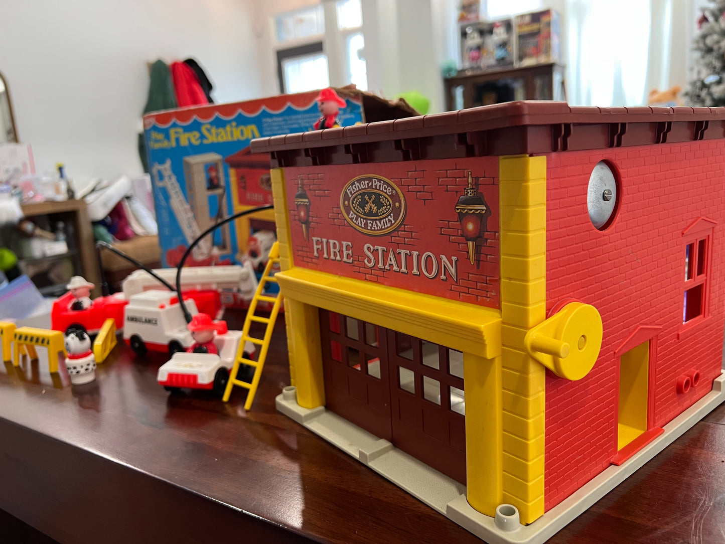 Vintage Fisher Price Fire Station #928 COMPLETE w ORIG BOX!