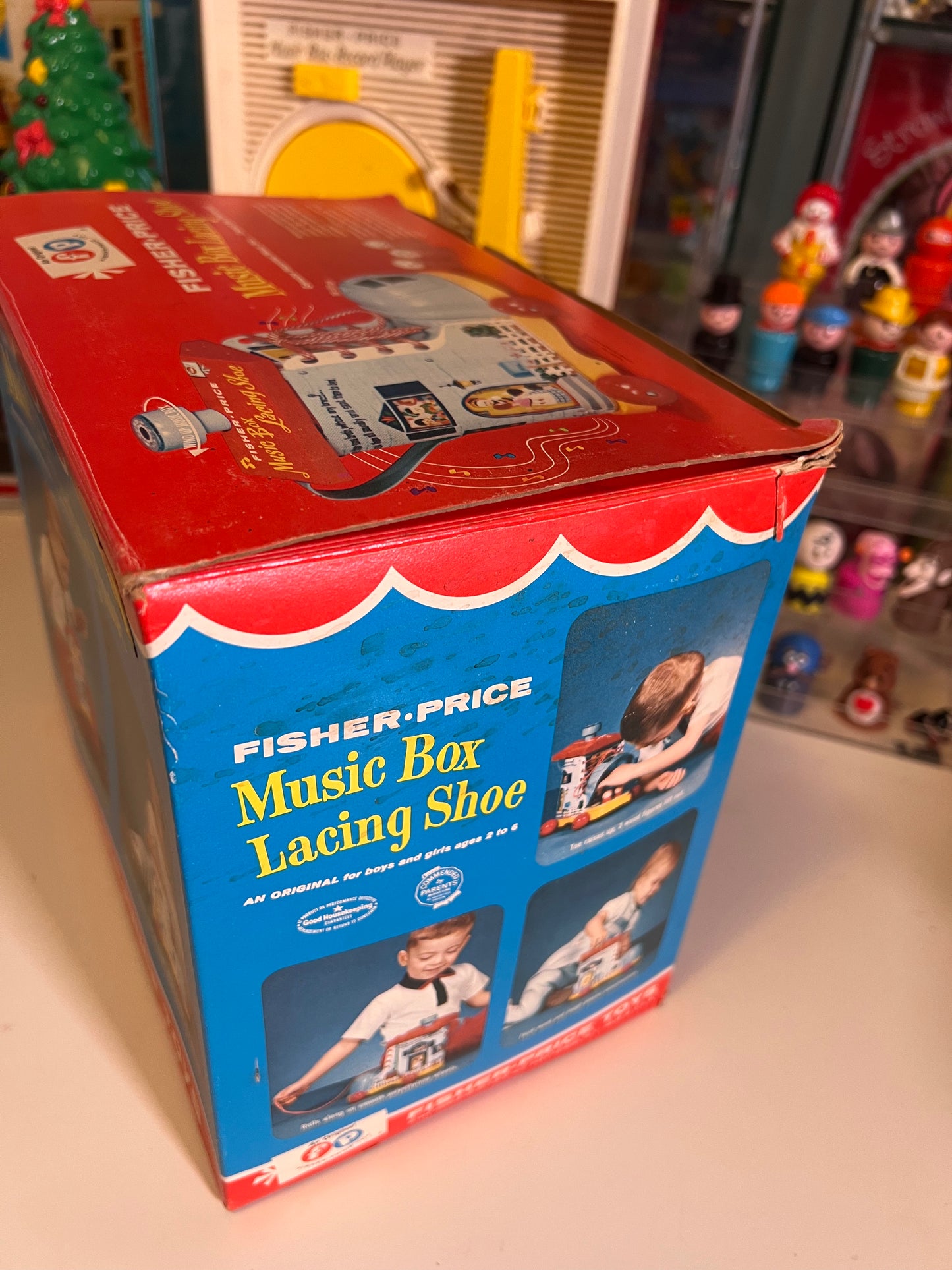 Vintage 1964 Music Box Lacing Shoe #991 W/ 3 figures & ORIG BOX