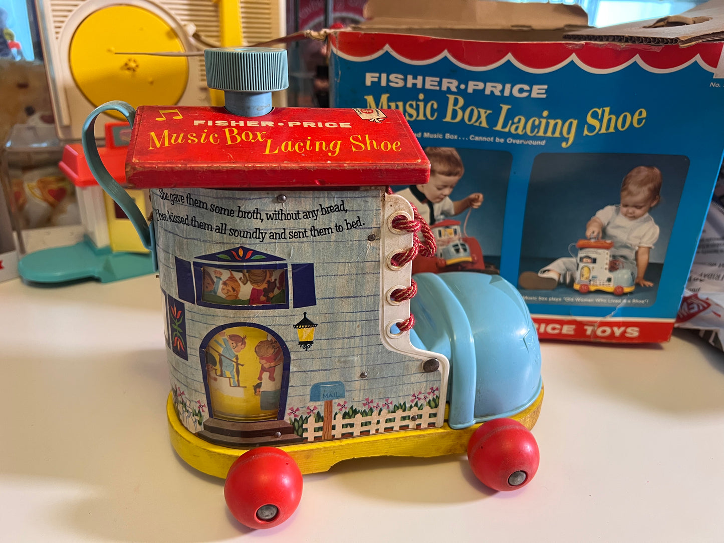 Vintage 1964 Music Box Lacing Shoe #991 W/ 3 figures & ORIG BOX