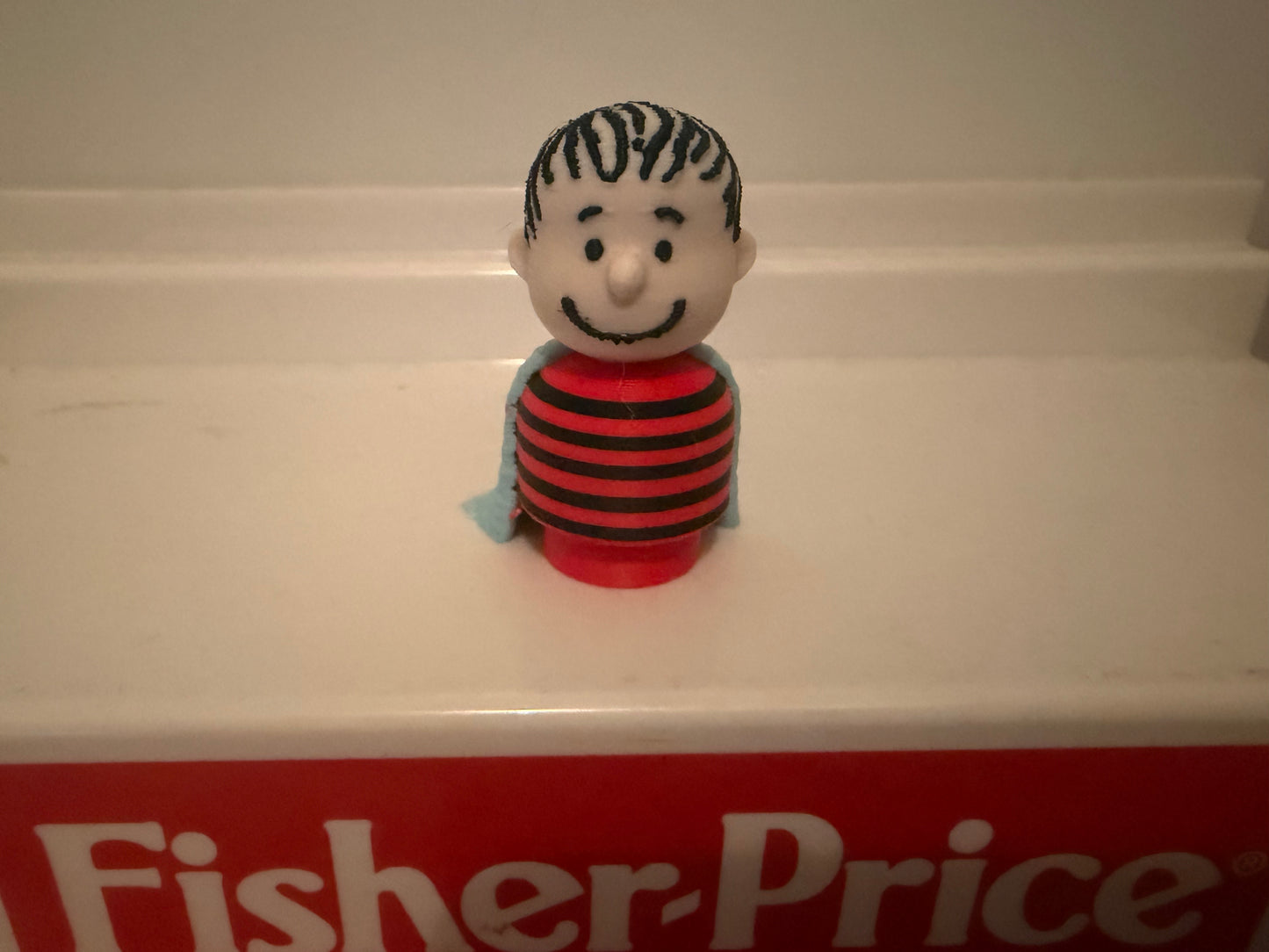 3D Linus collectible figure with red-and-black striped shirt and blue blanket