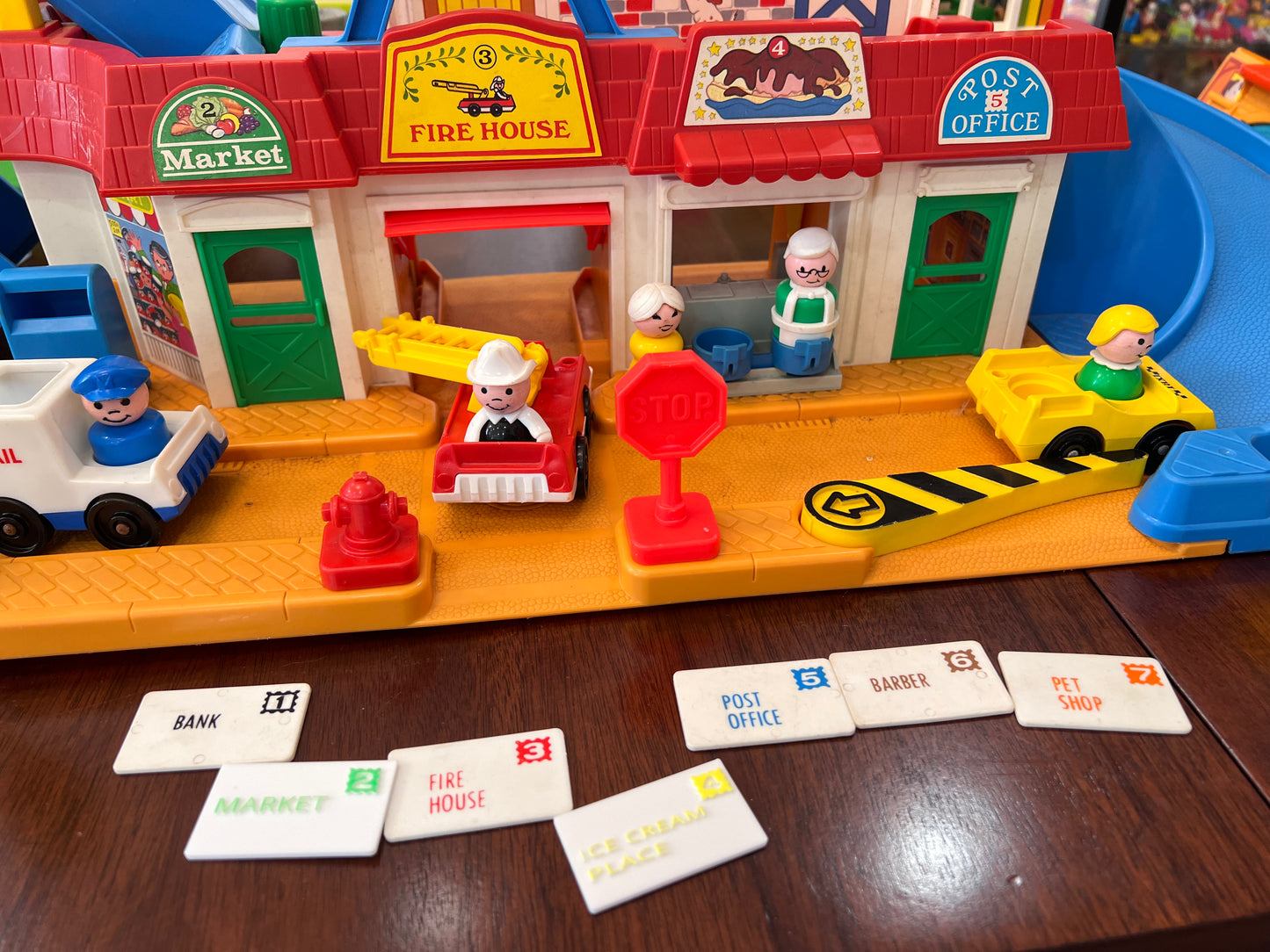 Vintage Little People Main Street #2500 COMPLETE w SUB