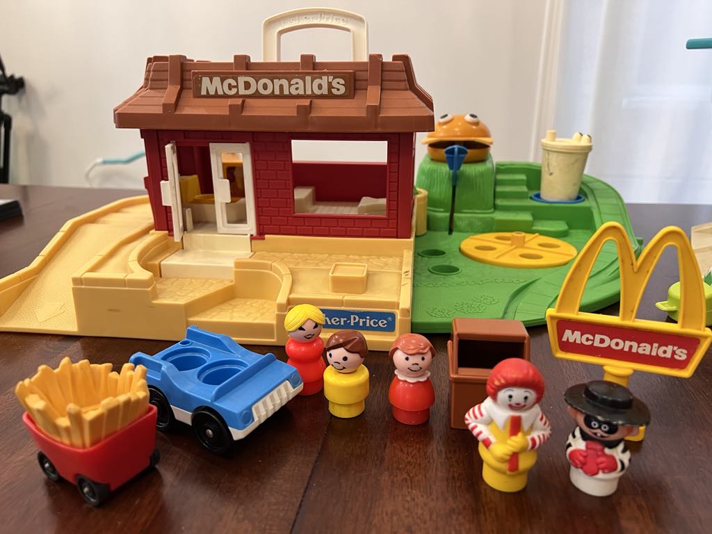 1989 Vintage FP McDonald's Restaurant #2552 - COMPLETE