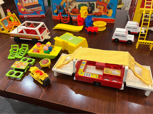 Vintage 1980 Fisher Price Pop Up Camper #992 COMPLETE
