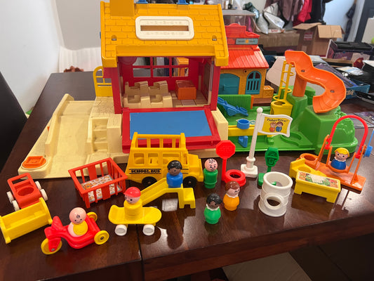 1988-1990 Vintage Fisher Price School w EXTRAs #2550