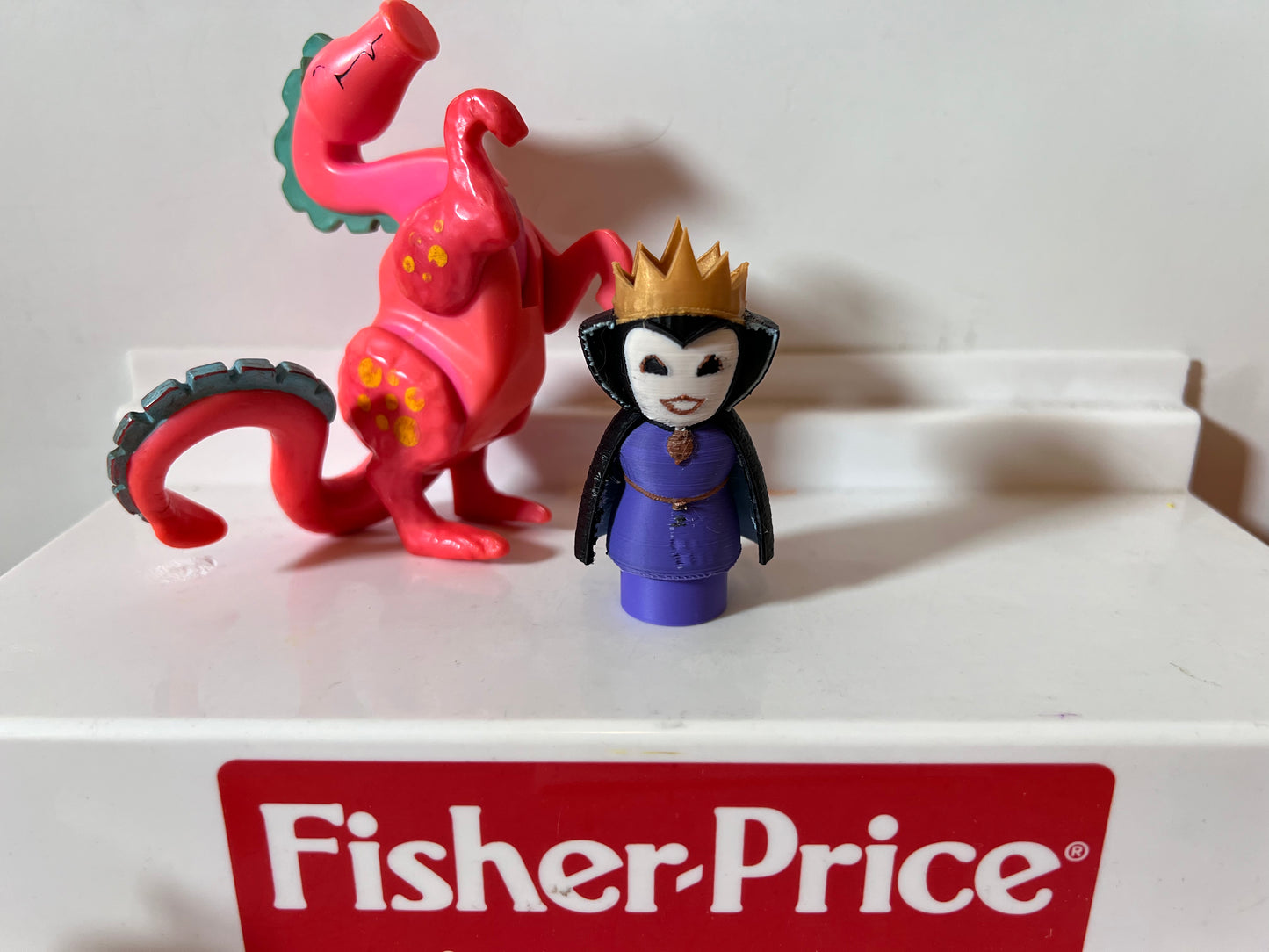 Evil Queen Monthly Villain Series Limited Edition Figure (Little People Compatible)