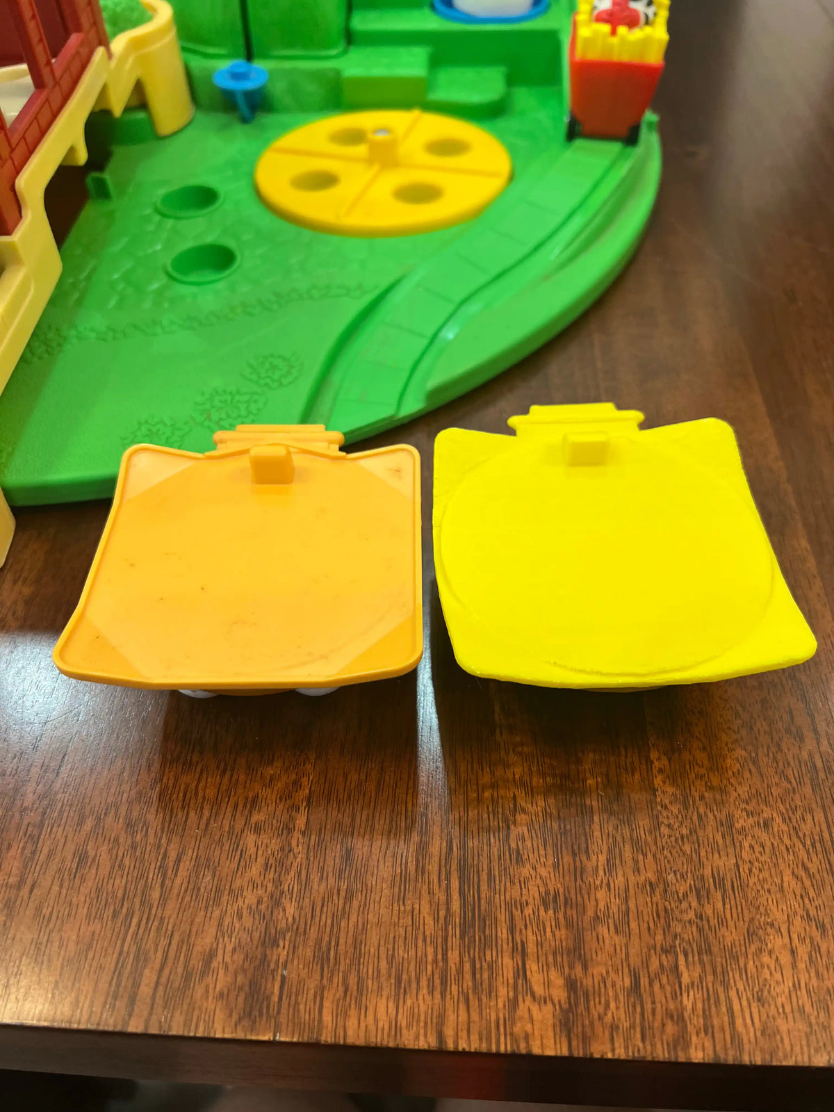 Yellow plastic burger top replacement pieces, two hinged square parts