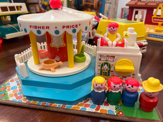 Working Merry Go Round w Figures