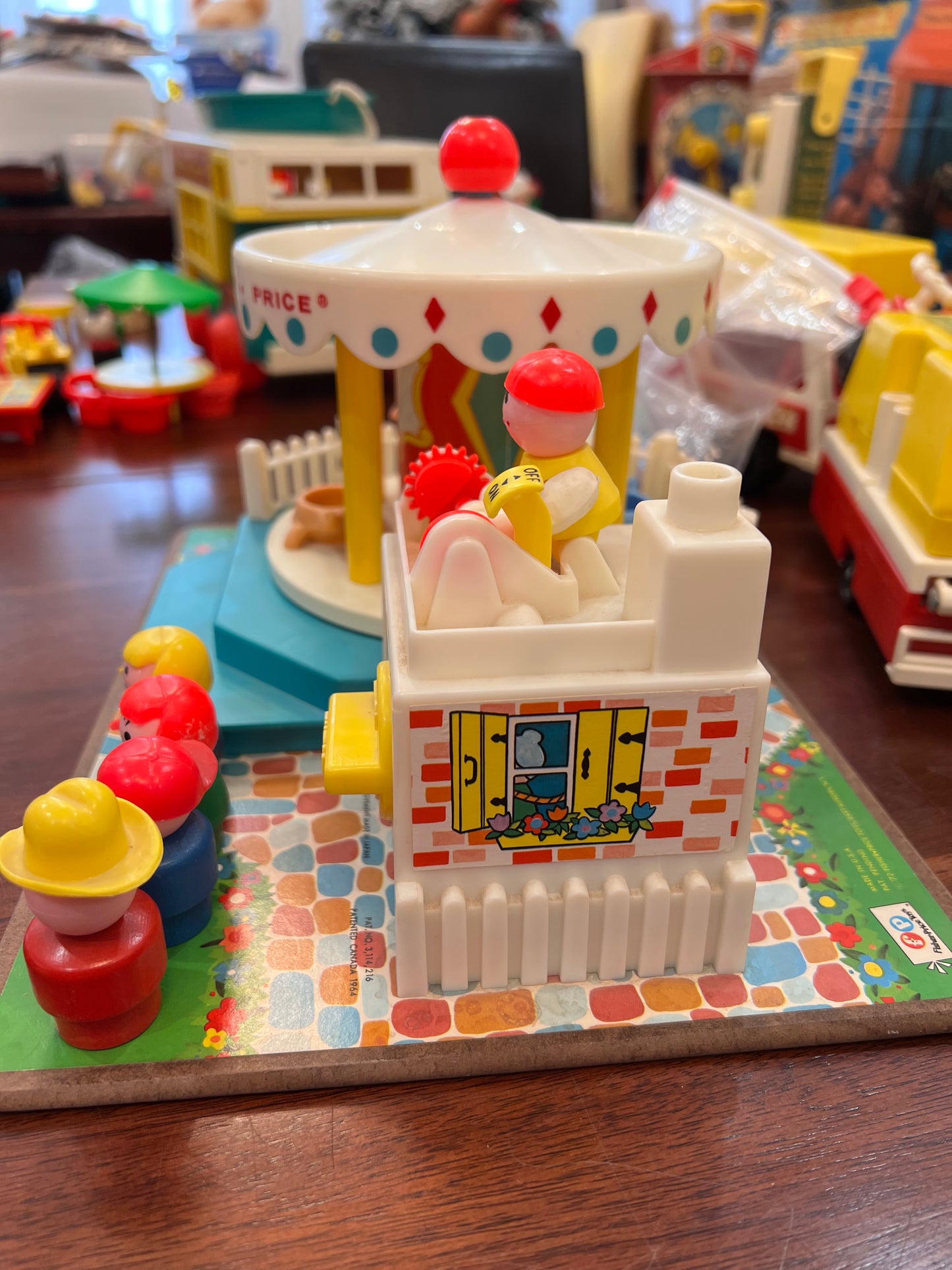 Working Merry Go Round w Figures