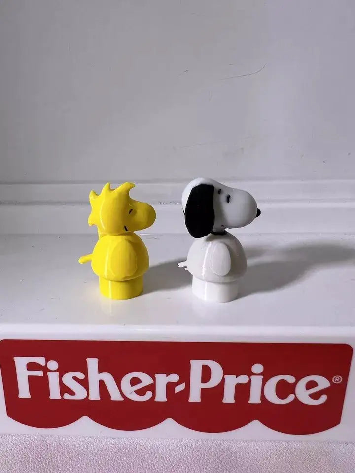 Peanuts figurine set: yellow character and Snoopy dog figurine on white base