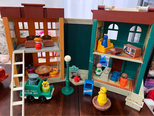 Vintage Fisher Price Sesame Street Apartment COMPLETE
