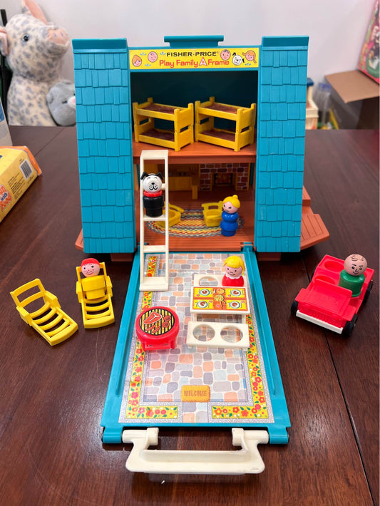 Vintage 1974 Play Family A Frame #990 COMPLETE